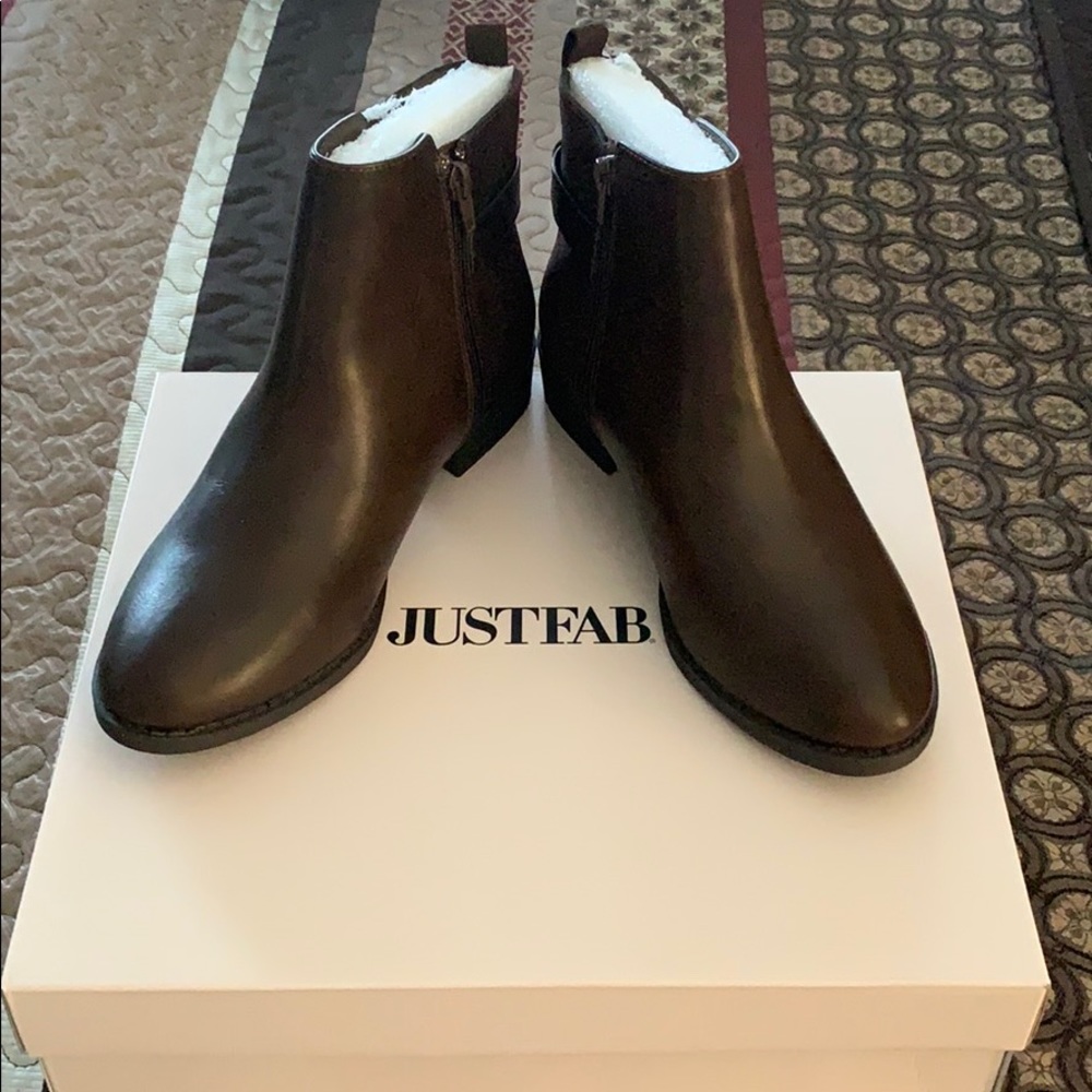 BRAND NEW WOMENS BOOTIES